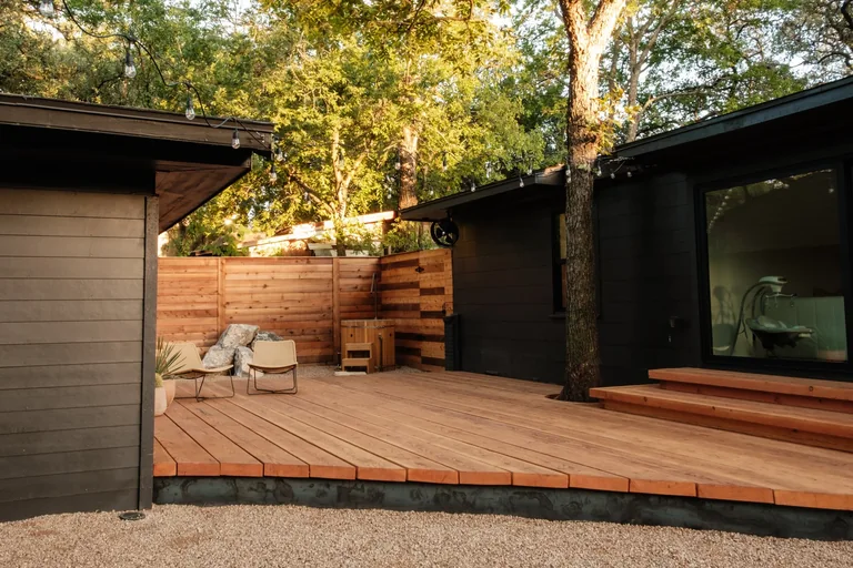 A timber courtyard connecting seating and outdoor bathing
